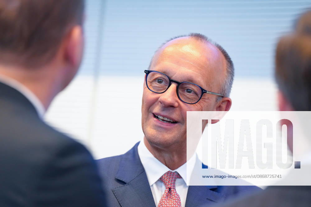 Opening shots of the CDU parliamentary group meeting: Chancellor Friedrich Merz of the CDU is pictured with a joyful expression at the start of the parliamentary group meeting of the CDU CSU parliamentary group in the German Bundestag, Berlin, October 6, 2026, Berlin, Berlin, Germany