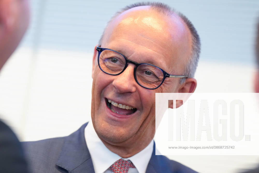 Opening shots of the CDU parliamentary group meeting: Chancellor Friedrich Merz of the CDU is pictured with a joyful expression at the start of the parliamentary group meeting of the CDU CSU parliamentary group in the German Bundestag, Berlin, October 6, 2026, Berlin, Berlin, Germany