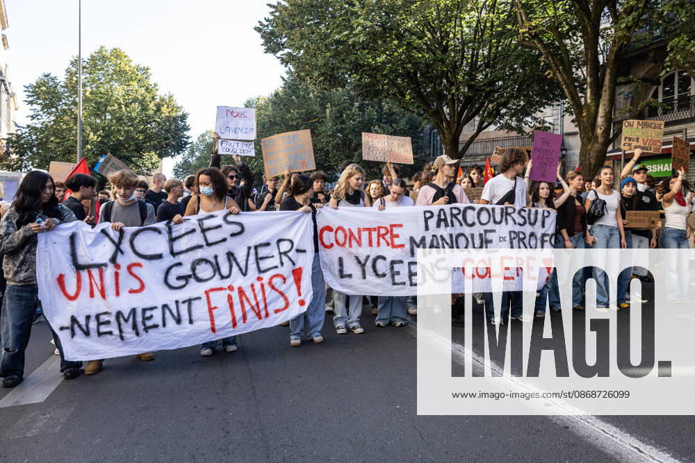Students Demonstration Over Education Conditions - Bordeaux High school students demonstrate in the streets during a nationwide mobilization calling for more resources and improved conditions in school, in Bordeaux, France, on October 6, 2026. Photo by Margot Le Gonidec ABACAPRESS.COM Bordeaux France