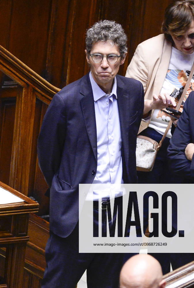 IPA89365000 - Rome, Chamber of Deputies: Electoral Law, explanations of vote, and vote of confidence on Article 1; pictured: Riccardo Magi on a hunger strike