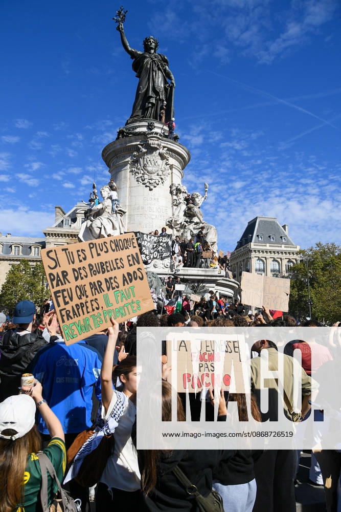 Student Demonstration - Paris People take part in a demonstration part of a nationwide day of actions called by high-school students, joined by unions and teachers, who for days have been demanding better learning conditions in protests punctuated by violent confrontations in Paris, France on October 6, 2026. Students have blocked the entrances to hundreds of high schools for 15- to 17-year-olds since late September, complaining of missing teachers, overloaded timetables, dilapidated classrooms and buildings that cannot cope with rising temperatures. Photo by Lionel Urman ABACAPRESS.COM Paris France