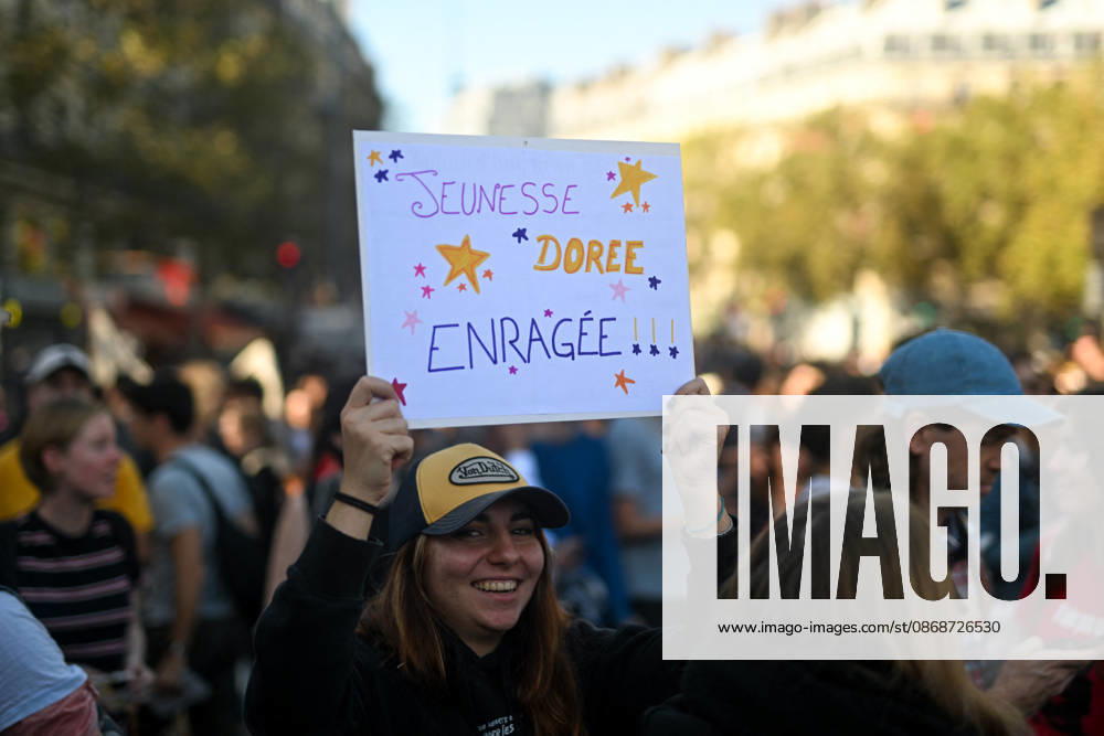 Student Demonstration - Paris People take part in a demonstration part of a nationwide day of actions called by high-school students, joined by unions and teachers, who for days have been demanding better learning conditions in protests punctuated by violent confrontations in Paris, France on October 6, 2026. Students have blocked the entrances to hundreds of high schools for 15- to 17-year-olds since late September, complaining of missing teachers, overloaded timetables, dilapidated classrooms and buildings that cannot cope with rising temperatures. Photo by Lionel Urman ABACAPRESS.COM Paris France