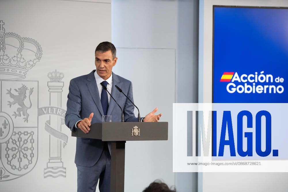 IPA89366917 - MADRID, SPAIN. October 6, 2026. Spanish Prime Minister Pedro Sanchez during a press conference at the Moncloa, one day after announcing new early general elections for November 29.