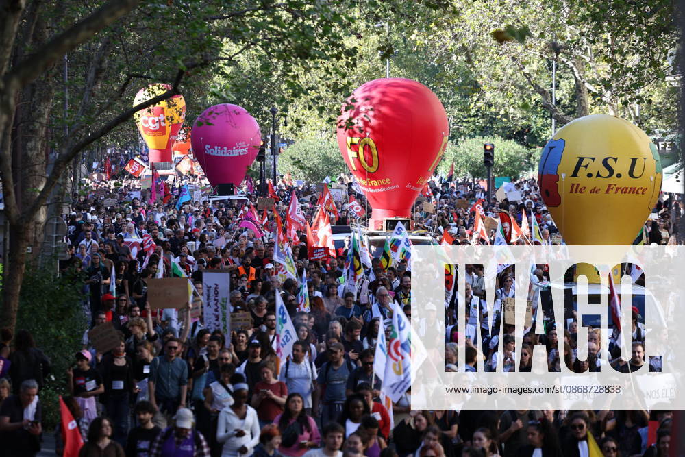 Student Demonstration - Paris Sudents protest against the current state of public education, once again, on October 6, 2026, in Paris, France. They demand more resources for the national education system, and raise against the far right party - le Rassemblement National. Photo by Raphael Lafargue ABACAPRESS.COM Paris France