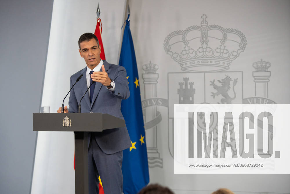 IPA89366901 - MADRID, SPAIN. October 6, 2026. Spanish Prime Minister Pedro Sanchez during a press conference at the Moncloa, one day after announcing new early general elections for November 29.