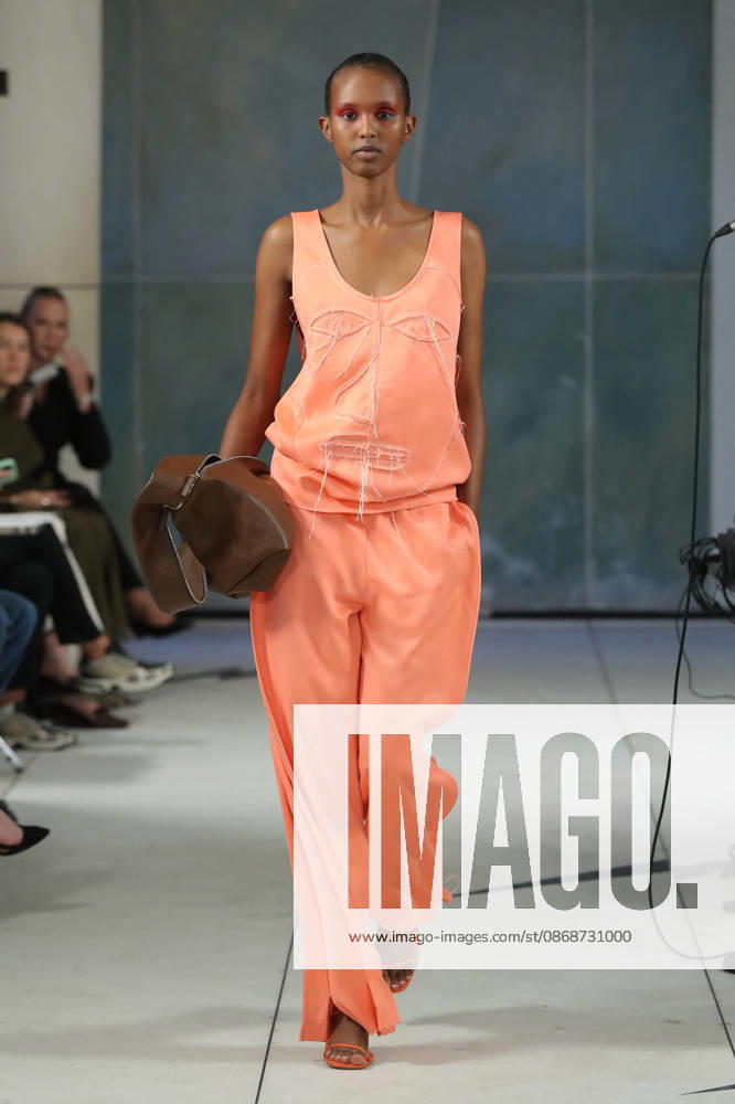 PFW - Litkovska Runway A model walks the runway during the Litkovska Womenswear Spring Summer 2027 show as part of the Paris Fashion Week on October 6, 2026 in Paris, France. Photo by Alain-Gil Gonzalez ABACAPRESS.COM Paris France
