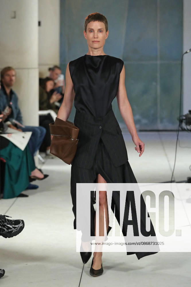 PFW - Litkovska Runway A model walks the runway during the Litkovska Womenswear Spring Summer 2027 show as part of the Paris Fashion Week on October 6, 2026 in Paris, France. Photo by Alain-Gil Gonzalez ABACAPRESS.COM Paris France