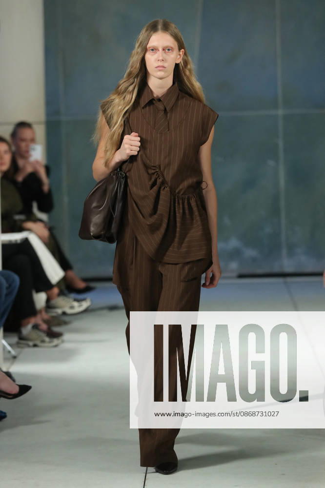 PFW - Litkovska Runway A model walks the runway during the Litkovska Womenswear Spring Summer 2027 show as part of the Paris Fashion Week on October 6, 2026 in Paris, France. Photo by Alain-Gil Gonzalez ABACAPRESS.COM Paris France