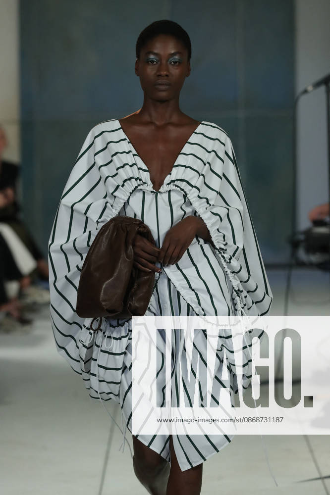 PFW - Litkovska Runway A model walks the runway during the Litkovska Womenswear Spring Summer 2027 show as part of the Paris Fashion Week on October 6, 2026 in Paris, France. Photo by Alain-Gil Gonzalez ABACAPRESS.COM Paris France