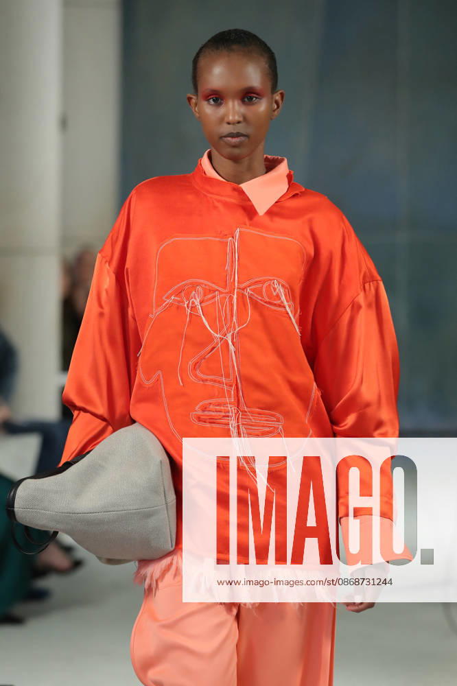 PFW - Litkovska Runway A model walks the runway during the Litkovska Womenswear Spring Summer 2027 show as part of the Paris Fashion Week on October 6, 2026 in Paris, France. Photo by Alain-Gil Gonzalez ABACAPRESS.COM Paris France