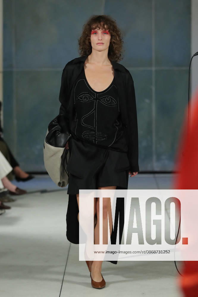 PFW - Litkovska Runway A model walks the runway during the Litkovska Womenswear Spring Summer 2027 show as part of the Paris Fashion Week on October 6, 2026 in Paris, France. Photo by Alain-Gil Gonzalez ABACAPRESS.COM Paris France