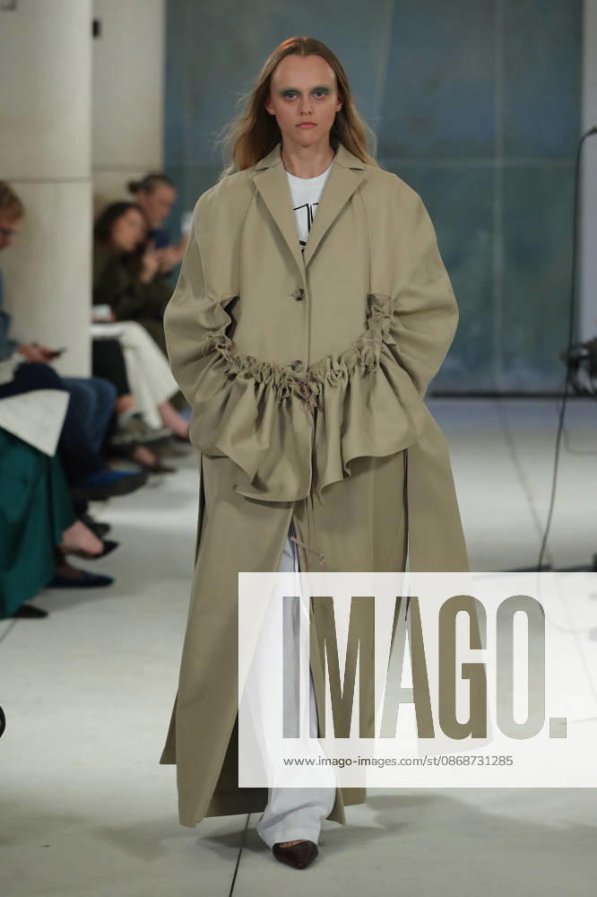 PFW - Litkovska Runway A model walks the runway during the Litkovska Womenswear Spring Summer 2027 show as part of the Paris Fashion Week on October 6, 2026 in Paris, France. Photo by Alain-Gil Gonzalez ABACAPRESS.COM Paris France