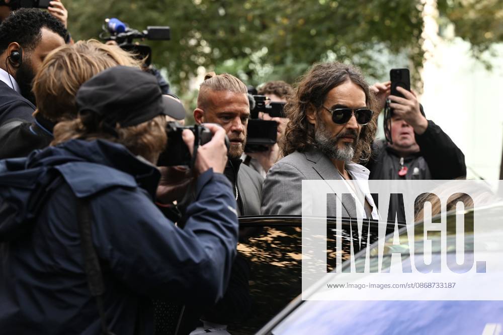 Russell Brand and his wife leave court in London LONDON, UNITED KINGDOM - OCTOBER 6: British comedian Russell Brand leaves Southwark Crown Court with his wife, Laura Brand, following a preliminary hearing related to rape and sexual assault allegations against him in London, United Kingdom, on October 6, 2026. Rasid Necati Aslim Anadolu London United Kingdom. Editorial use only. Please get in touch for any other usage.