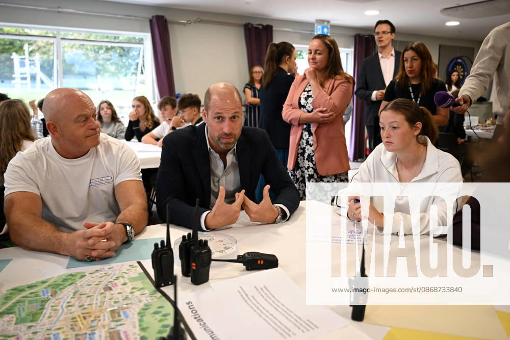 The Prince Of Wales Visits Ilminster ILMINSTER, ENGLAND - OCTOBER 06: Prince William, Prince of Wales and Ross Kemp take part in a training exercise during his visit to the launch of the National Emergency Trust s Ready Together Toolkit on October 06, 2026 in Ilminster, England. The Prince of Wales visited Ilminster in Somerset to learn about communities growing their resilience to wild fires, flood and challenges caused by extreme weather and global warming., Credit:Finnbarr Webster PA ROTA - B68 Avalon United Kingdom, England, Ilminster