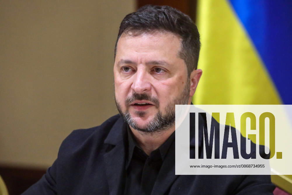 Zelenskyy Speaks To Journalists After Meeting With Merz - Kyiv Ukrainian President Volodymyr Zelenskyy speaks to journalists after a meeting with German Federal Chancellor Friedrich Merz, who visited the capital, Kyiv, Ukraine, on October 4, 2026 Photo by Volodymyr Tarasov Ukrinform ABACAPRESS.COM Kyiv Ukraine