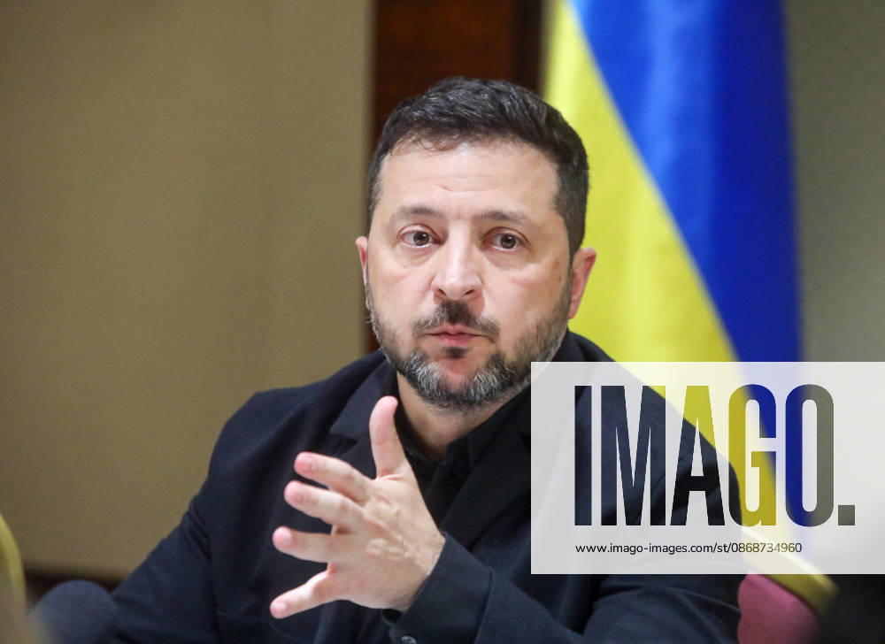 Zelenskyy Speaks To Journalists After Meeting With Merz - Kyiv Ukrainian President Volodymyr Zelenskyy speaks to journalists after a meeting with German Federal Chancellor Friedrich Merz, who visited the capital, Kyiv, Ukraine, on October 4, 2026 Photo by Volodymyr Tarasov Ukrinform ABACAPRESS.COM Kyiv Ukraine