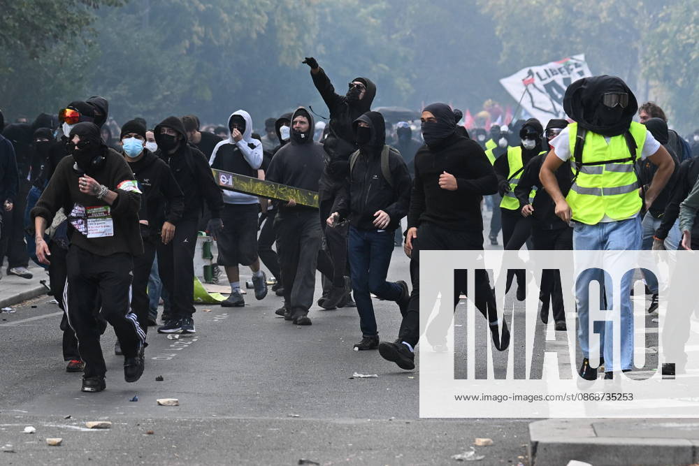 Severe clashes with the police took place during the student demonstration. Student unions had called for a mobilisation of secondary school pupils to demand more resources for secondary schools on 6 October 2026 in Paris. - 06 10 2026 - France Ile-de-France (region) Paris - JulienxMattiax Pictorium LePictorium_0341940