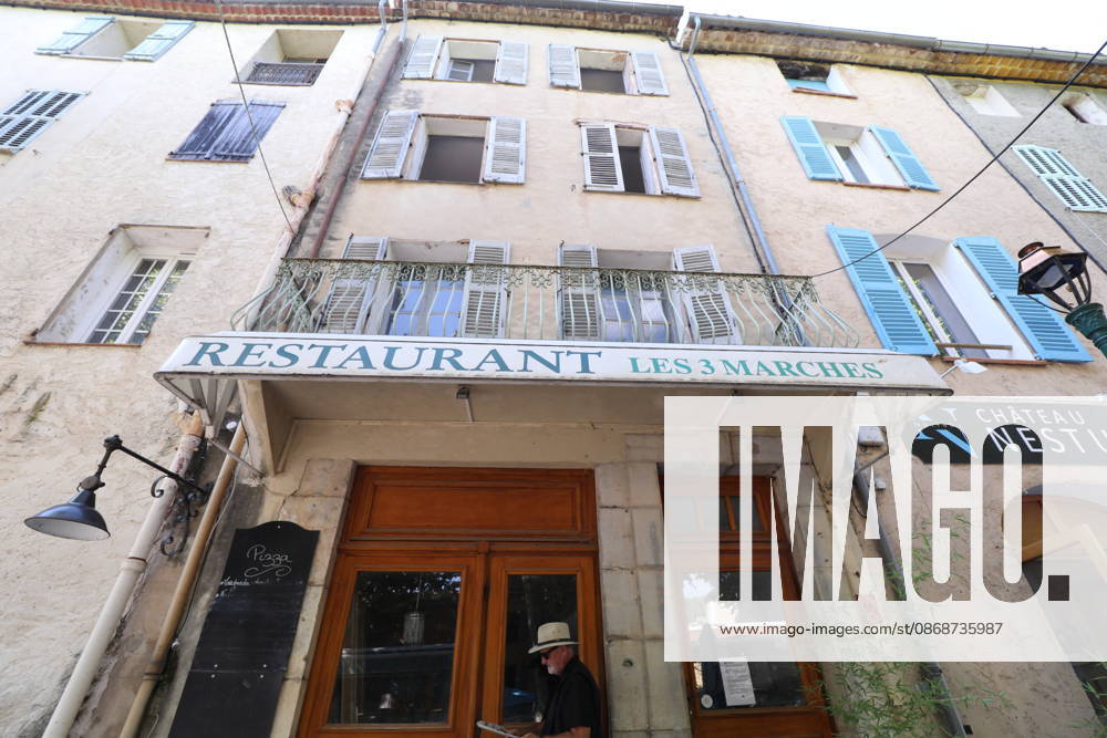 G. Clooney and his wife, A. Clooney, are preparing to open a high-end Italian restaurant in the small village of Cotignac, in the Provence-Alpes-Côte d’Azur region, in 2027, following ongoing renovations. Owner of the Domaine du Canadel in Brignoles since 2021 and a naturalized French citizen since 2025, G. Clooney has acquired the property at 11 Cours Gambetta in Cotignac, where the restaurant Les Trois Marches is located. The 65-year-old actor has partnered with Canadian G. Porter, the owner of the Lou Cohen hotel. Franz Chavaroche, Bestimage. G. Clooney and his wife, A. Clooney, are preparing to open an upscale Italian restaurant in the small village of Cotignac in the Provence-Alpes-Côte d’Azur region in 2027, following ongoing renovat