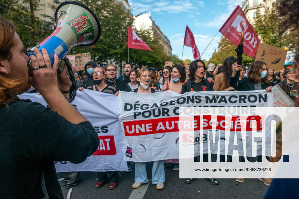 Student Demonstration - Paris Tens of thousands of high school students marched from République to Nation, protesting the lack of staff and resources, class sizes deemed too large, the condition of certain school buildings, and the Parcoursup college admissions system. A coalition of National Education unions—including the FSU, CGT, FO, CFDT, Unsa, Sud, and Solidaires—joined the protest, on October 6, 2026, in Paris, France. Photo by Denis Prezat ABACAPRESS.COM Paris France