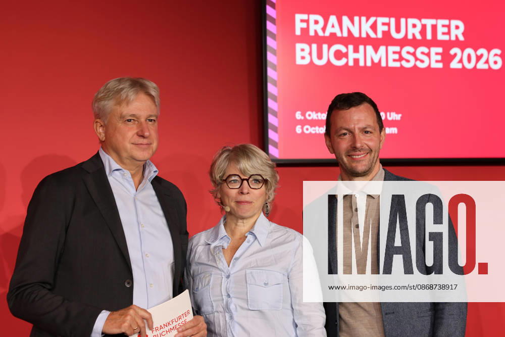 Opening of the 78th Frankfurt Book Fair: Juergen Boos (left), Director of the Frankfurt Book Fair; Jill Lepore (center), American historian and author; and Sebastian Guggolz (right), President of the German Publishers and Booksellers Association, stand 2026-10-06_frankfurter-buchmesse_04
