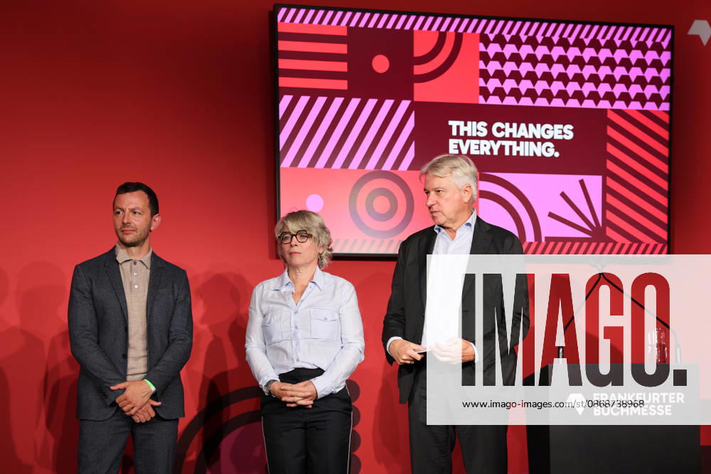 Opening of the 78th Frankfurt Book Fair: Juergen Boos (right), Director of the Frankfurt Book Fair; Jill Lepore (center), American historian and author; and Sebastian Guggolz (left), President of the German Publishers and Booksellers Association, stand 2026-10-06_frankfurter-buchmesse_16
