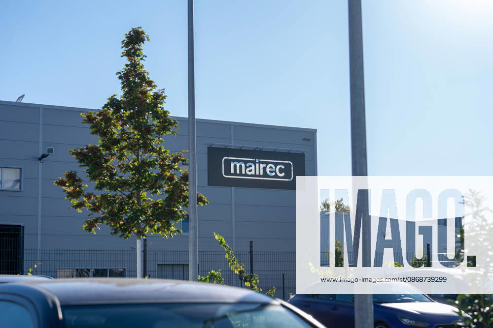 Machine Fire in Warehouse Causes Heavy Smoke; Company Building Evacuated On Tuesday, October 6, 2026, a machine fire broke out in Alzenau in the Aschaffenburg district. The fire started in the electrical system of a machine and caused heavy smoke to fill the warehouse and offices.