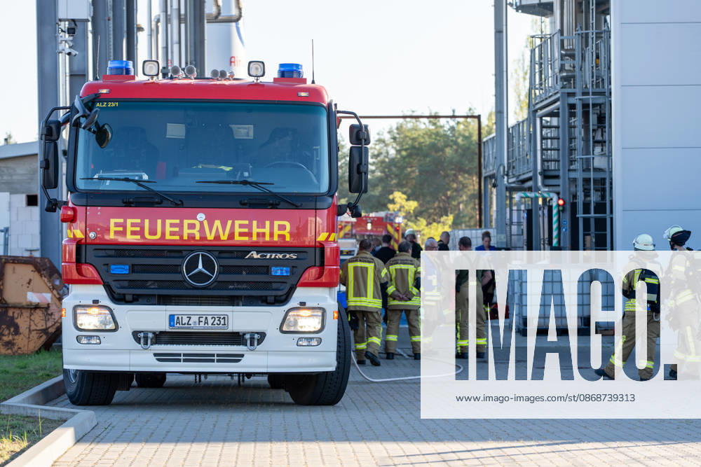 Machine Fire in Warehouse Causes Heavy Smoke; Company Building Evacuated On Tuesday, October 6, 2026, a machine fire broke out in Alzenau in the Aschaffenburg district. The fire started in the electrical system of a machine and caused heavy smoke to fill the warehouse and offices.