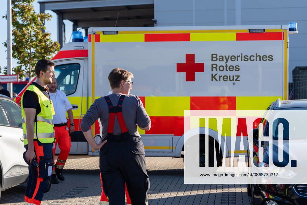 Machine Fire in Warehouse Causes Heavy Smoke; Company Building Evacuated On Tuesday, October 6, 2026, a machine fire broke out in Alzenau in the Aschaffenburg district. The fire started in the electrical system of a machine and caused heavy smoke to fill the warehouse and offices.