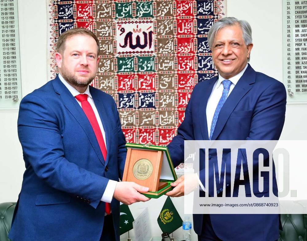 Federal Minister for Law and Justice, and Human Rights, Senator Azam Nazeer Tarar Presents Commemorative Shield to British Minister of State Stephen Doughty in Islamabad Pakistan - ZUMAas3_ 20261006_zaf_as3_061
