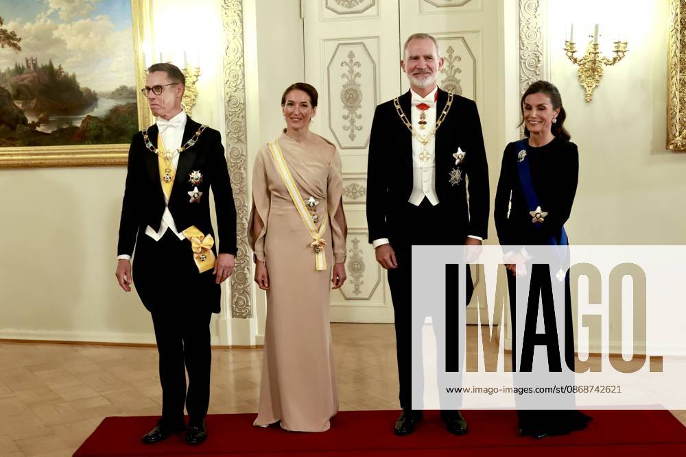Gala King Felipe and Queen Letizia and President Alexander Stubb and Suzanne Innes-Stubb pose before the dinner at the Presidential palace in Helsinki, Finland. Â
