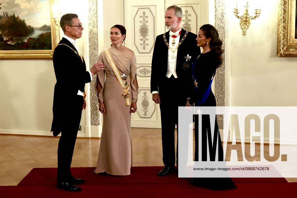 Gala King Felipe and Queen Letizia and President Alexander Stubb and Suzanne Innes-Stubb pose before the dinner at the Presidential palace in Helsinki, Finland. Â