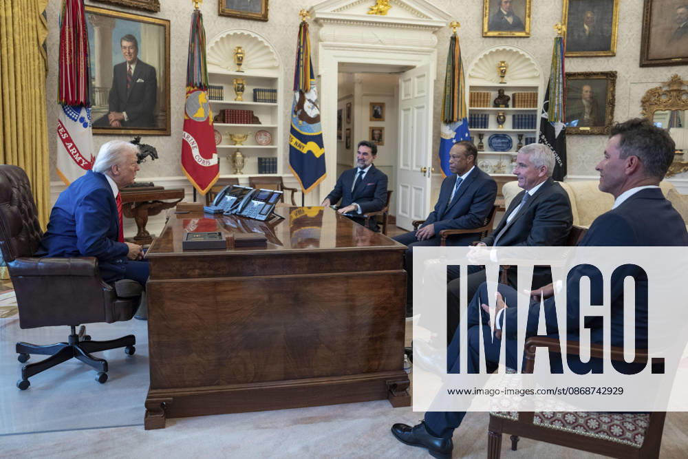 U.S. President Donald Trump meets with golfer Tiger Woods and PGA Tour leaders at the Resolute Desk in the Oval Office of the White House, February 20, 2025 in Washington, D.C. Woods, who received the Presidential Medal of Freedom from Trump in 2019, joined PGA Tour leaders at the White House for talks on a proposed deal with Saudi Arabiaâ€⠢s Public Investment Fund before Trump introduced him as a surprise guest at a Black History Month reception. Washington United States of America - ZUMAp138 20261006_zaa_p138_003