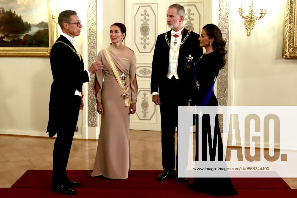 The King and Queen attend a state dinner hosted by the President of the Republic of Finland. The King and Queen, King Felipe and Queen Letizia, converse with the President of Finland, Cai Göran Alexander Stubb, and the First Lady, Suzanne Innes Stubb, moments before the gala dinner begins at the Presidential Palace on October 6, 2026, in Helsinki, Finland. ROYAL HOUSE KING AND QUEEN Europa Press 10 06 2026 Helsinki Helsinki Spain