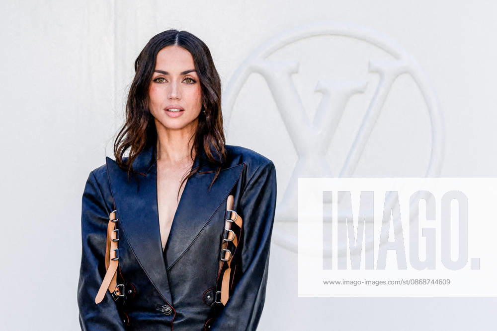Ana de Armas at the photocall for the Louis Vuitton Spring Summer 2027 Women’s Ready-to-Wear Collection show during Paris Fashion Week (PFW) at the Cité internationale universitaire de Paris, France, on October 6, 2026. Olivier Borde, Bestimage. Photocall at the Louis Vuitton Women’s Ready-to-Wear Spring Summer 2027 show as part of Paris Fashion Week on October 6, 2026, in Paris, France. Paris, France
