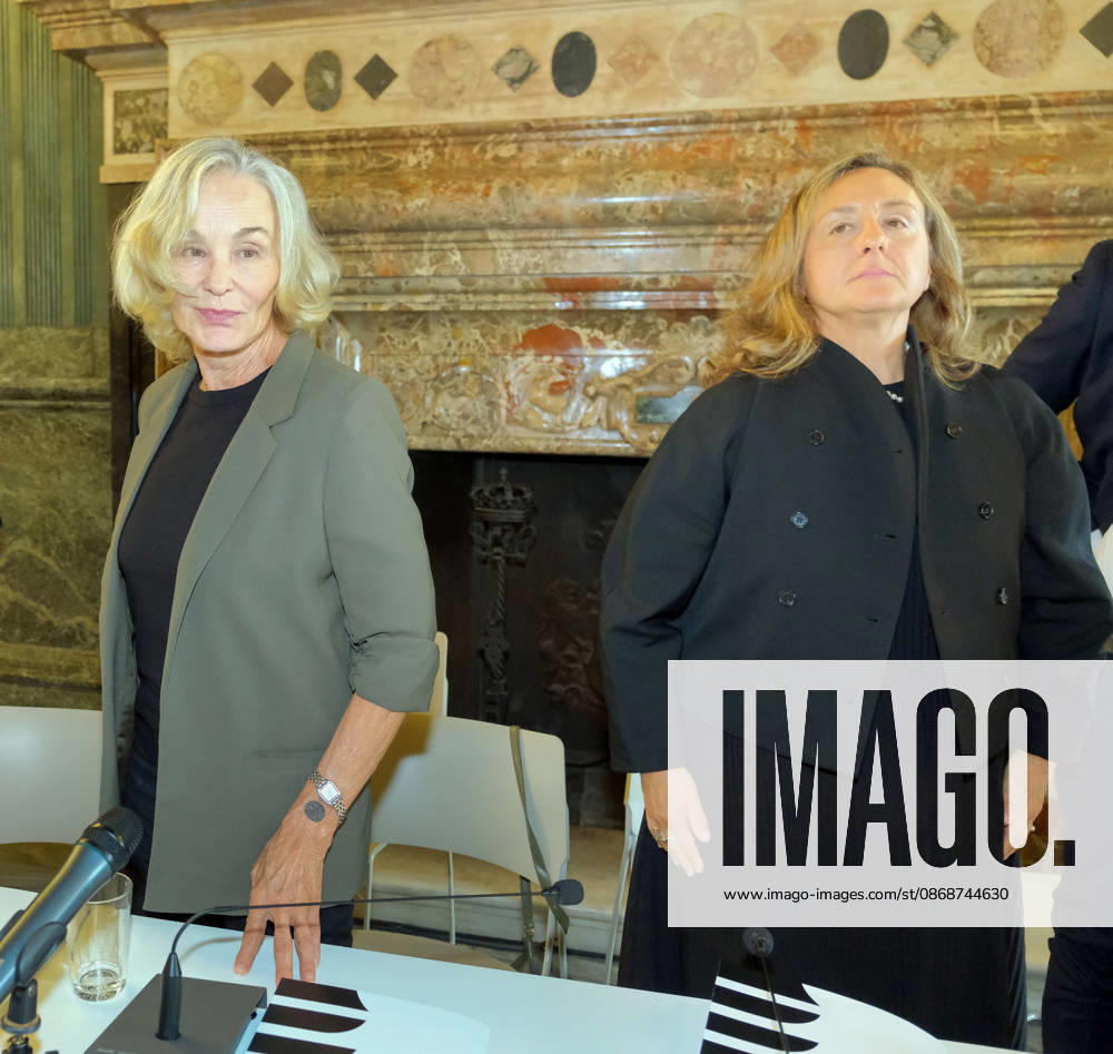 IPA89372962 - Turin: Royal Museums of Turin—presentation of the exhibition *STILL IMAGE*. Photographs by Jessica Lange; pictured here with her on the right is Paola D’Agostino, General Director of the Royal Museums of Turin.