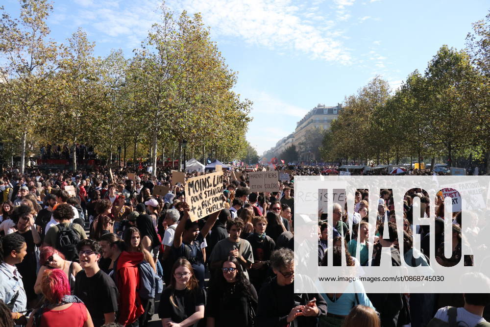 High school and university students protest in Paris PARIS, FRANCE - OCTOBER 6, 2026: Thousands of high school and university students gather at Place de la Republique in Paris, France, on October 6, 2026, during a day of mobilization to protest a lack of resources in the French education system and their study conditions. Teachers, trade unionists and parents also take part in the demonstration. Protesters hold placards and flags as a large police presence is deployed around the demonstration. Umit Donmez Anadolu Paris France. Editorial use only. Please get in touch for any other usage.