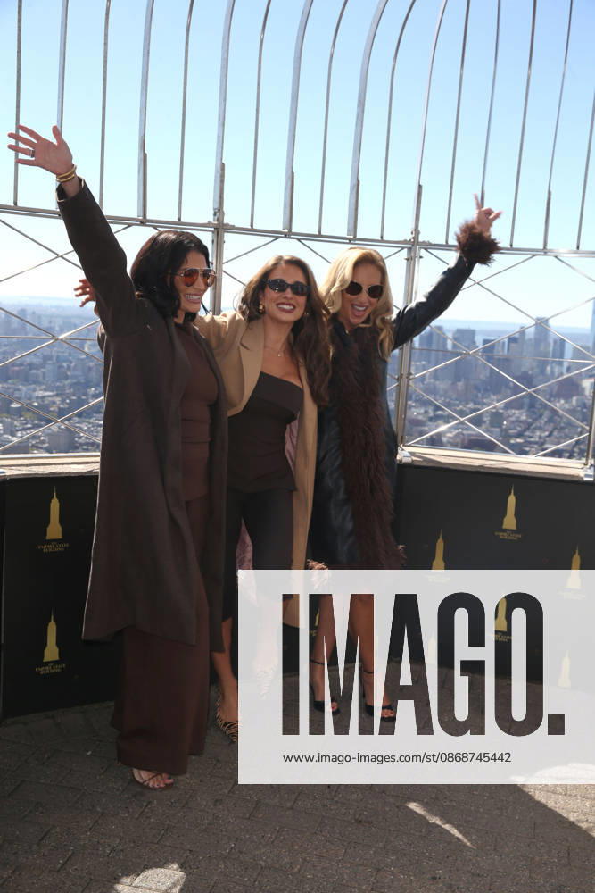 SYDNEY RAE BASS, JESSIE JAMES DECKER, and KAREN PARKER, visited the Empire State Building to promote their new family cook book ‘The Secret Sauceâ New York USA - ZUMAh16_ 20261006_zaf_h16_056