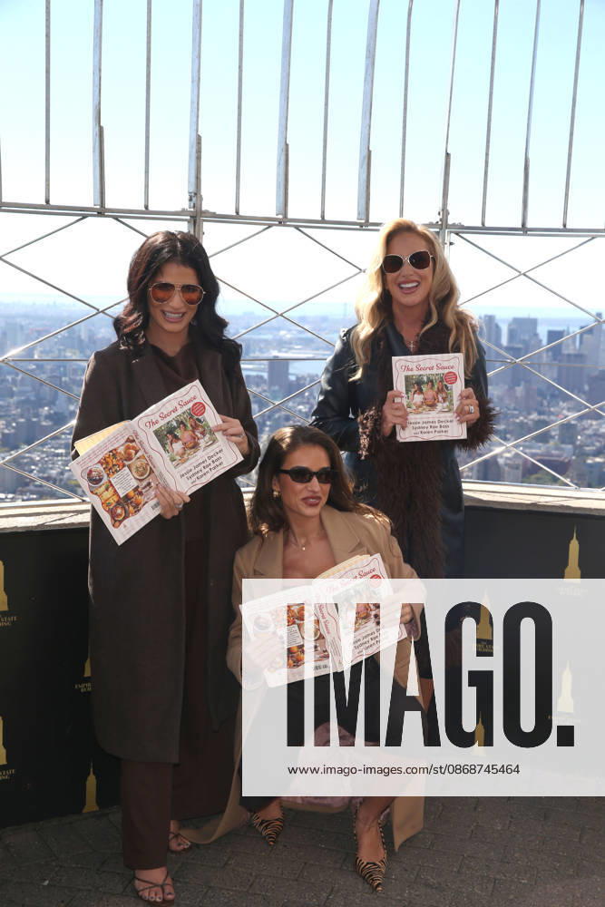 SYDNEY RAE BASS, JESSIE JAMES DECKER, and KAREN PARKER, visited the Empire State Building to promote their new family cook book Ã¢â‚¬ËœThe Secret SauceÃ¢ New York USA - ZUMAh16_ 20261006_zaf_h16_058