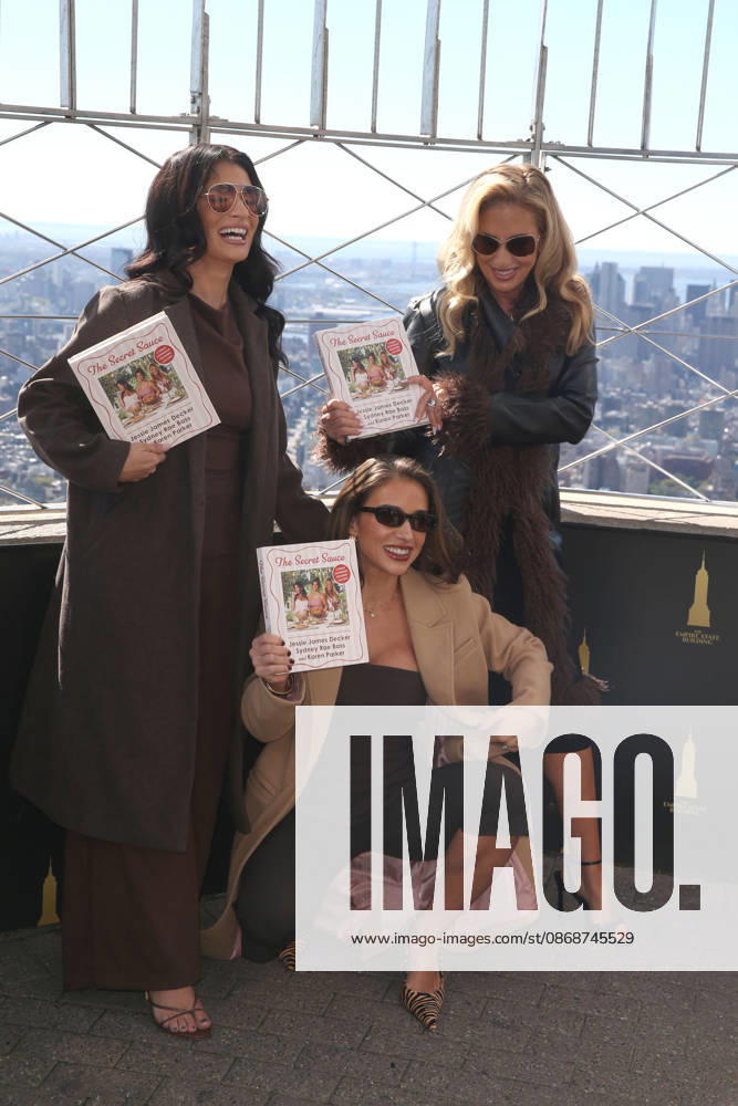 SYDNEY RAE BASS, JESSIE JAMES DECKER, and KAREN PARKER, visited the Empire State Building to promote their new family cook book Ã¢â‚¬ËœThe Secret SauceÃ¢ New York USA - ZUMAh16_ 20261006_zaf_h16_057
