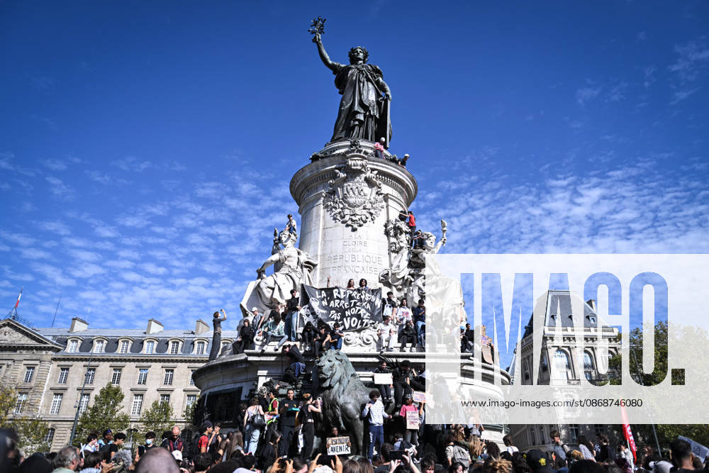 Protest against eduction conditions in Paris PARIS, FRANCE - OCTOBER 6: Demonstrators participate in a protest raising placards against education conditions and to highlight the lack of resources and staff in high schools in front of the Monument to the Republic in Paris, France, on October 6, 2026. Firas Abdullah Anadolu Paris France. Editorial use only. Please get in touch for any other usage.