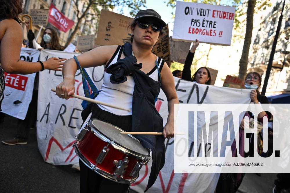 Protest against eduction conditions in Paris PARIS, FRANCE - OCTOBER 6: Demonstrators participate in a protest raising placards against education conditions and to highlight the lack of resources and staff in high schools in Paris, France, on October 6, 2026. Firas Abdullah Anadolu Paris France. Editorial use only. Please get in touch for any other usage.