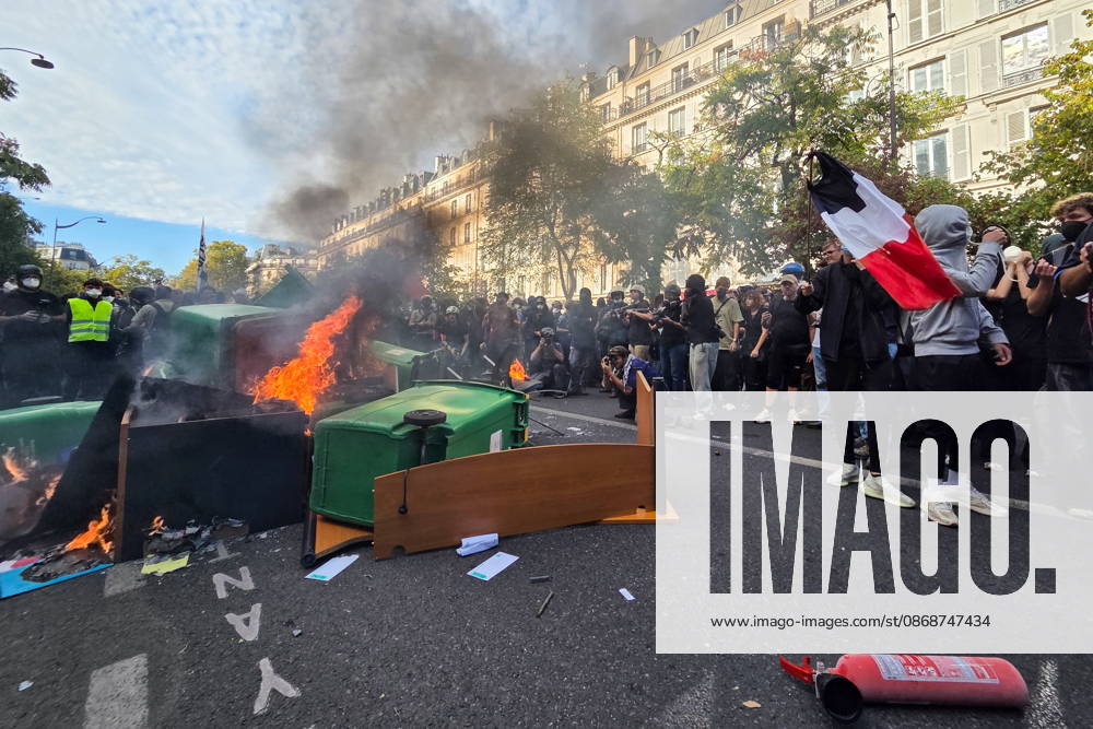 FRANCE, PARIS - OCTOBER 6, 2026: Students of high schools and universities take to the streets to protest against overloaded schedule, shortage of teachers and other problems occured in the education system. In some places, protests have turned into riots and clashes with police officers. Dmitry Orlov TASS 98873994