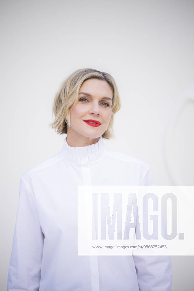 Louis Vuitton - Photocall - Paris Fashion Week EB Rhea Seehorn attends the Louis Vuitton Womenswear Spring Summer 2027 show as part of Paris Fashion Week on October 06, 2026 in Paris, France. Photo by Eliot Blondet ABACAPRESS.COM Paris France France