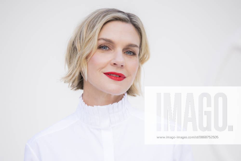 Louis Vuitton - Photocall - Paris Fashion Week EB Rhea Seehorn attends the Louis Vuitton Womenswear Spring Summer 2027 show as part of Paris Fashion Week on October 06, 2026 in Paris, France. Photo by Eliot Blondet ABACAPRESS.COM Paris France France