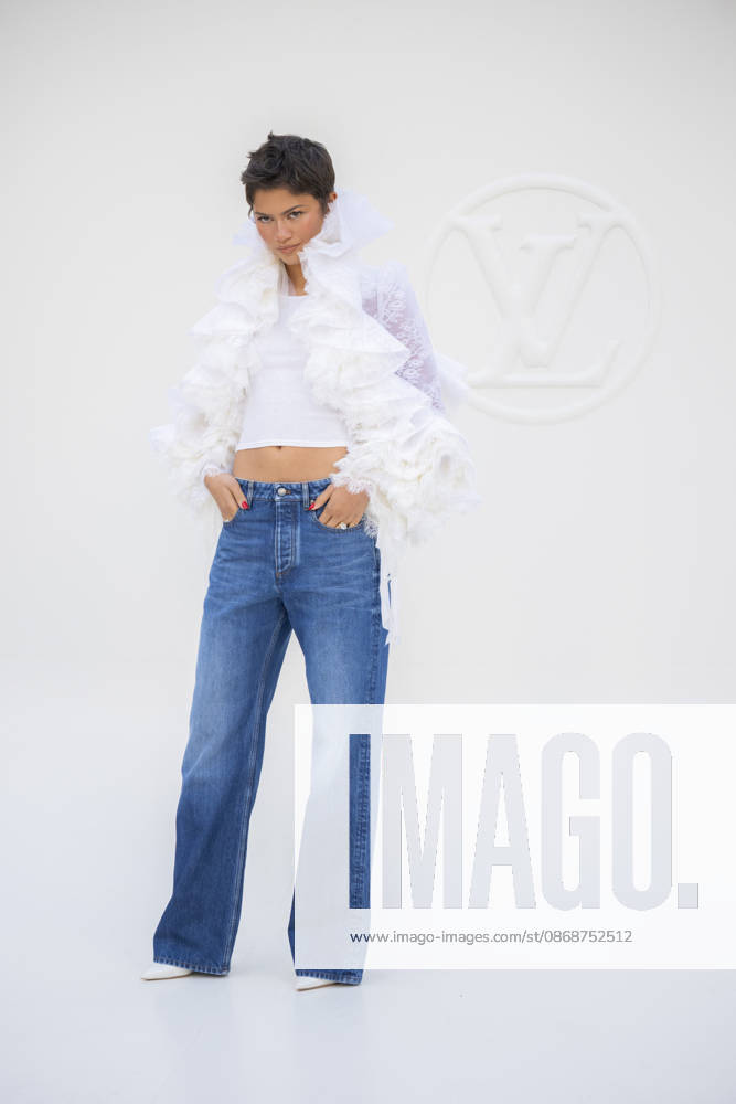 Louis Vuitton - Photocall - Paris Fashion Week EB Zendaya attends the Louis Vuitton Womenswear Spring Summer 2027 show as part of Paris Fashion Week on October 06, 2026 in Paris, France. Photo by Eliot Blondet ABACAPRESS.COM Paris France France