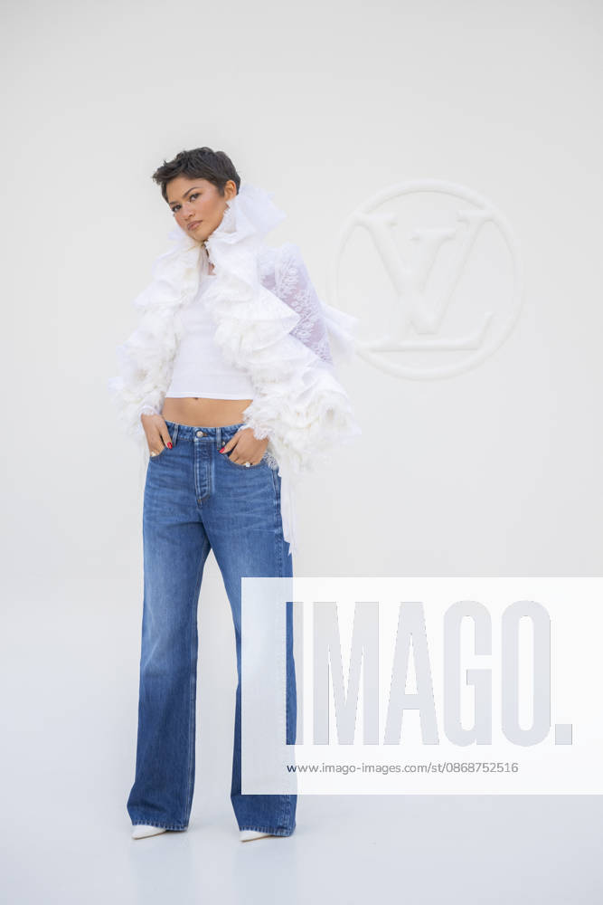 Louis Vuitton - Photocall - Paris Fashion Week EB Zendaya attends the Louis Vuitton Womenswear Spring Summer 2027 show as part of Paris Fashion Week on October 06, 2026 in Paris, France. Photo by Eliot Blondet ABACAPRESS.COM Paris France France