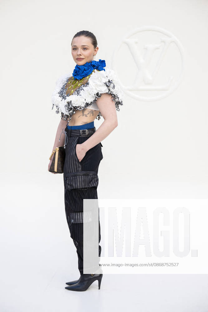 Louis Vuitton - Photocall - Paris Fashion Week EB Chloe Grace Moretz attends the Louis Vuitton Womenswear Spring Summer 2027 show as part of Paris Fashion Week on October 06, 2026 in Paris, France. Photo by Eliot Blondet ABACAPRESS.COM Paris France France