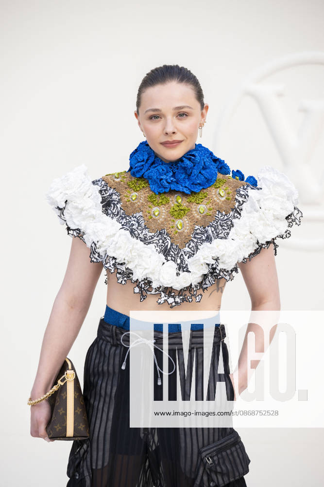 Louis Vuitton - Photocall - Paris Fashion Week EB Chloe Grace Moretz attends the Louis Vuitton Womenswear Spring Summer 2027 show as part of Paris Fashion Week on October 06, 2026 in Paris, France. Photo by Eliot Blondet ABACAPRESS.COM Paris France France