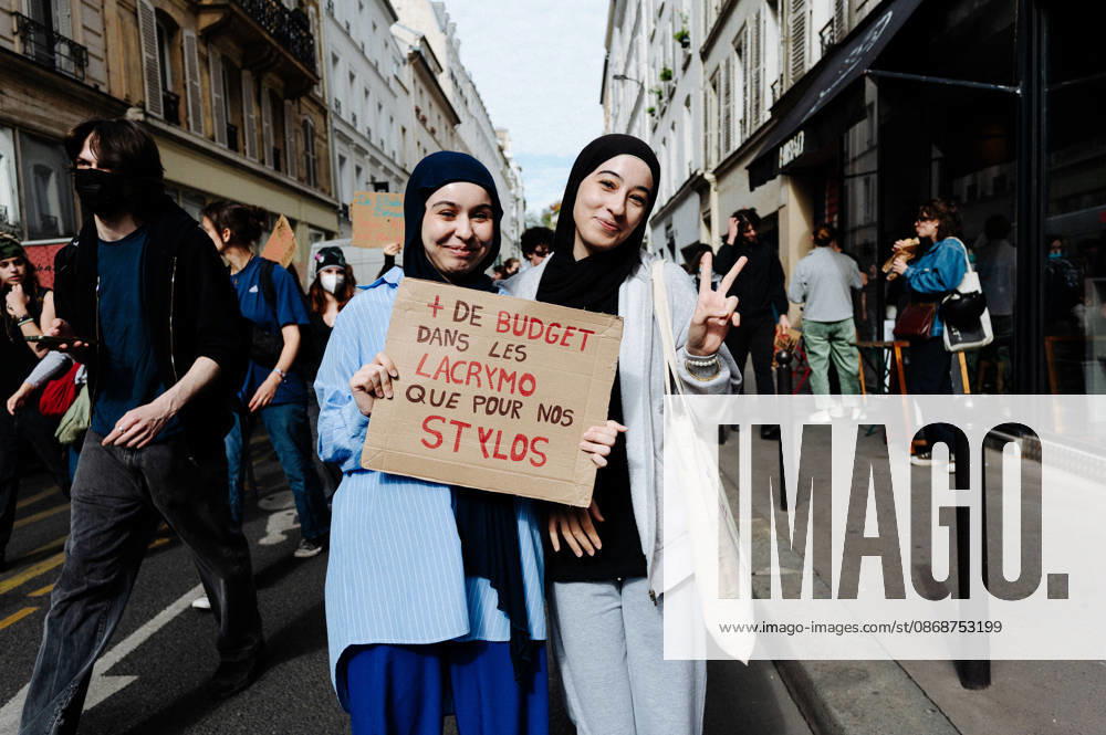 Young people holding placards during the demonstration, condemning the police violence they believe they are subjected to. As part of the nationwide student protest, the march in Paris on Tuesday drew between 56,000 and 100,000 demonstrators, according to the Ministry of the Interior and the organising secondary school and student organisations (USL, FAGE, Union étudiante, UNEF). The demonstration proceeded peacefully, despite a few scuffles at Place de la Nation. - 06 10 2026 - France Ile-de-France (region) Paris - JanxSchmidt-Whitley LexPictorium LePictorium_0342002