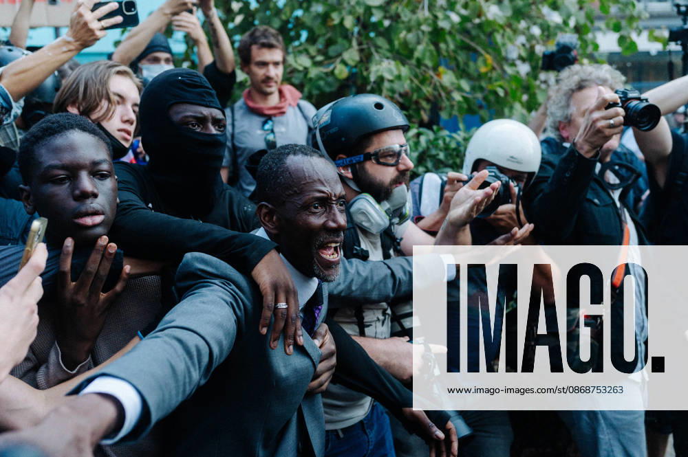 Bally Bagayoko, mayor of Saint-Denis, attempting to protect demonstrators from police charges against the largely peaceful march. As part of the nationwide student protest, the march in Paris on Tuesday drew between 56,000 and 100,000 demonstrators, according to the Ministry of the Interior and the organising secondary school and student organisations (USL, FAGE, Union à tudiante, UNEF). The demonstration proceeded peacefully, despite a few scuffles at Place de la Nation. - 06 10 2026 - France Ile-de-France (region) Paris - JanxSchmidt-Whitley LexPictorium LePictorium_0342035